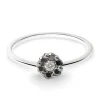 Anillo Diamantes Negros y Blanco Camelia 0.11